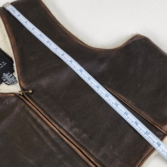 The Limited Brown Leather Sherpa Zip Up Vest. Medium - Picture 9 of 9
